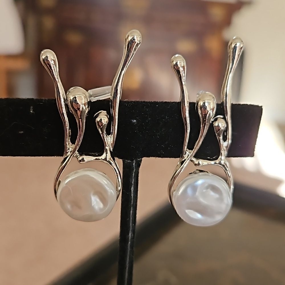 NWOT Faux Pearl irregular silvery stud earrings